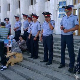 Митинговавших у здания городского акимата ипотечников оштрафовали на 33 тысячи тенге